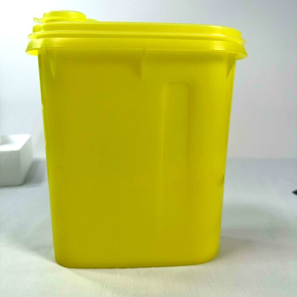 Vintage Tupperware Yellow Pitcher 792 793 Store & Pour Beverage Container